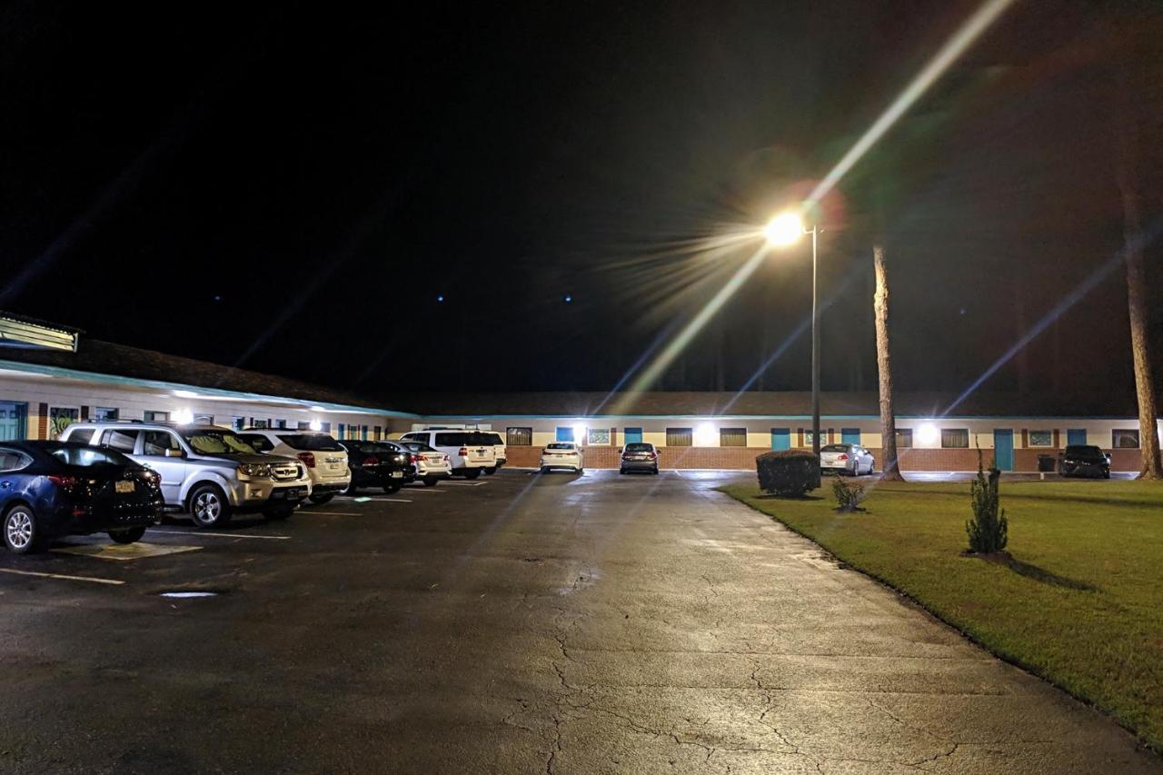 格伦维尔奇瑞奥酒店 Glennville 外观 照片