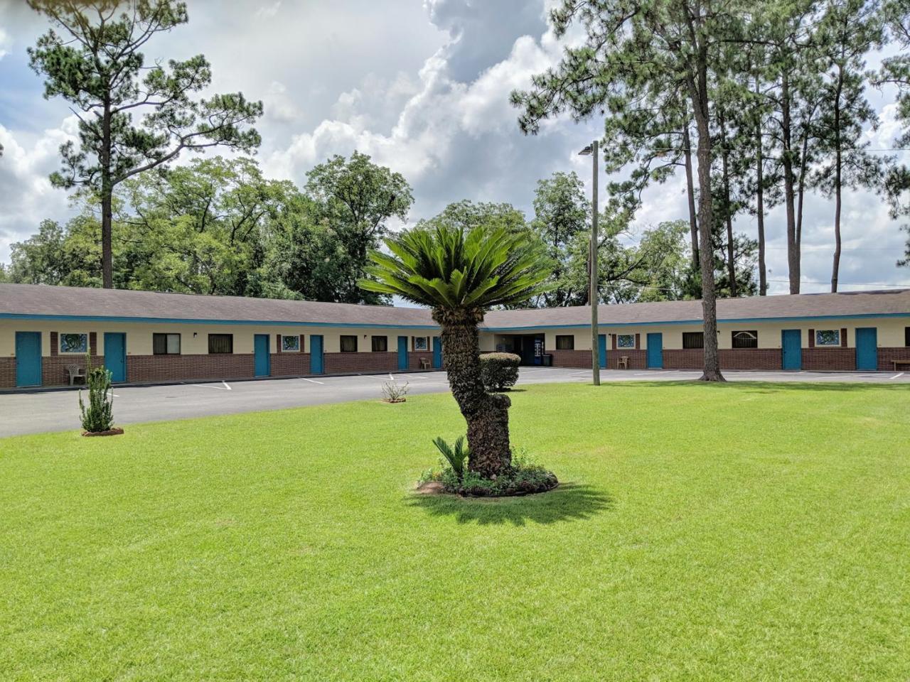 格伦维尔奇瑞奥酒店 Glennville 外观 照片